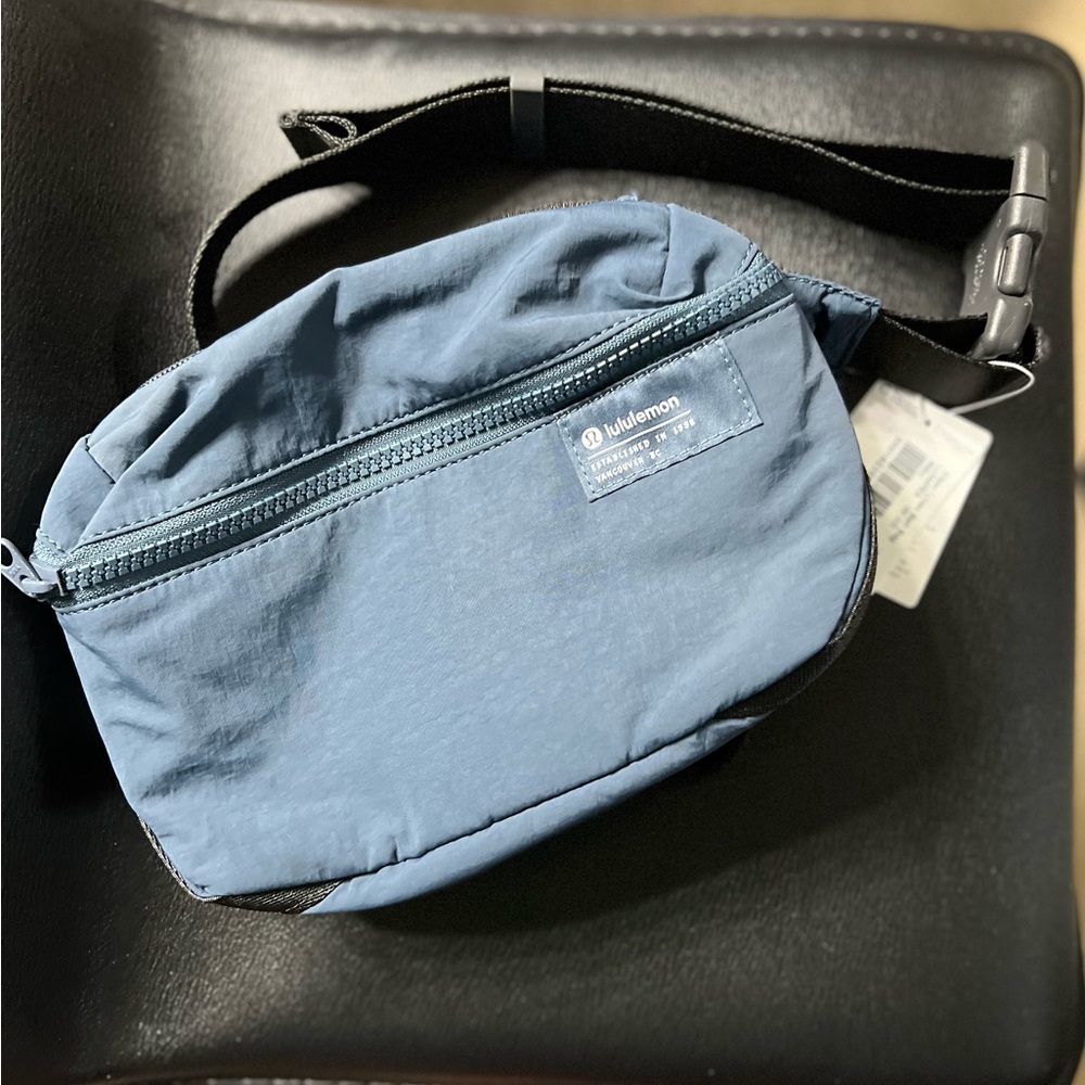 Lululemon clean lines belt bag